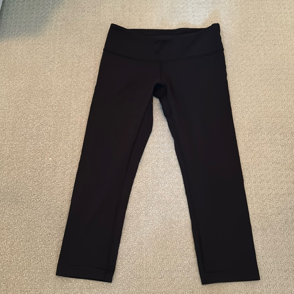 Black Lululemon Yoga Capris Leggings